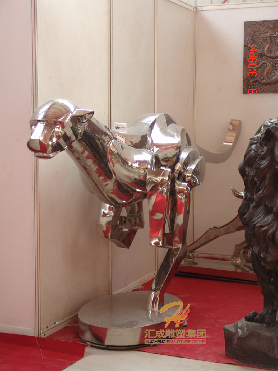 不銹鋼飛豹雕塑